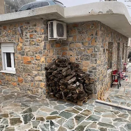 The Small Mountain House Seta